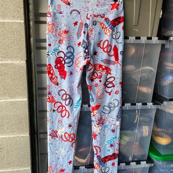 Lularoe Leggings Gray Red Fire Works Size One - Picture 5 of 13